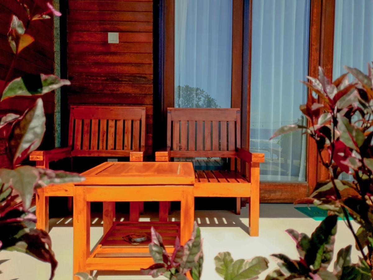 Juan Beach Bungalow Batununggul Экстерьер фото